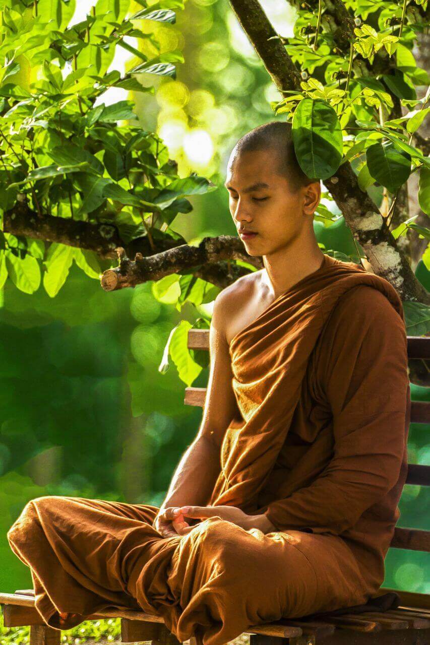 Ein Mönch am Meditieren